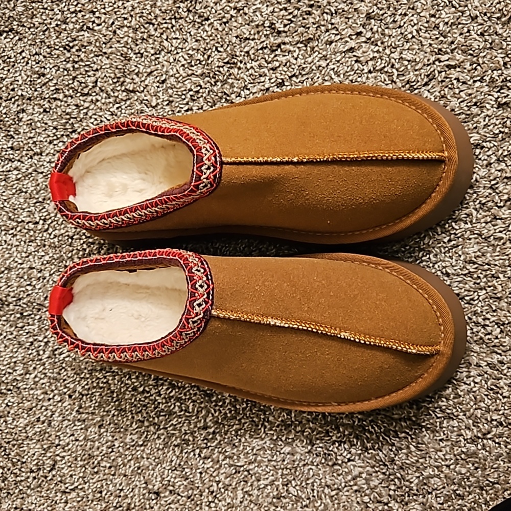 Unbranded faux shearling lined platform slippers size 9